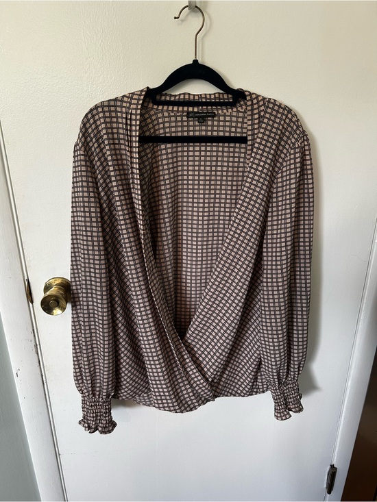Adrianna Papell Sweaters - Adrianna Papell faux- wrap blouse in size XL Beige/Black check Smocked Cuffs